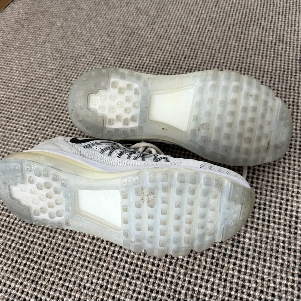 Nike AirMax Sneakers - Like New 8 - Picture 2 of 3